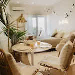 Stylish Overlooking Marina - Mid-term Lagos