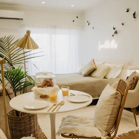 Stylish Overlooking Marina - Mid-term Apartamento *