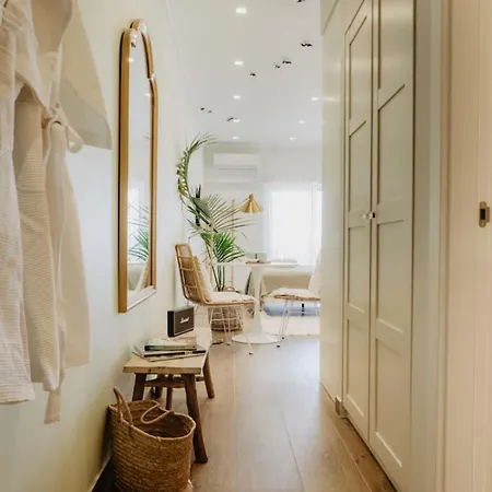 Апартаменты Stylish Overlooking Marina *