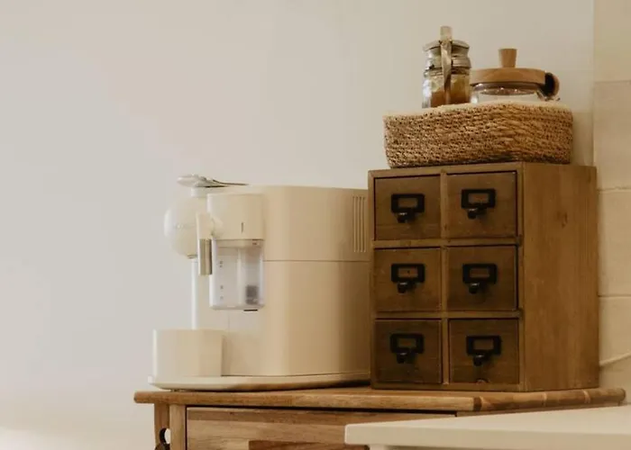 Stylish Overlooking Marina - Mid-term