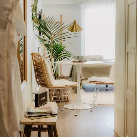 Apartment Stylish Overlooking Marina