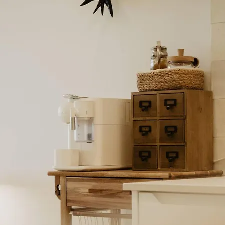 Stylish Overlooking Marina - Mid-term