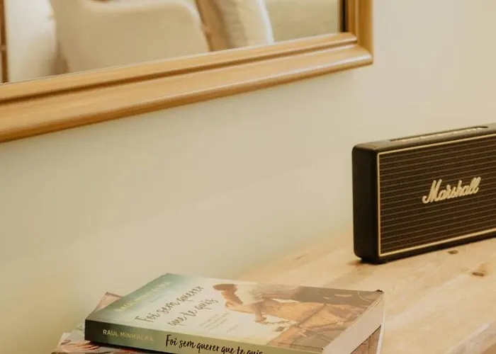 Stylish Overlooking Marina - Mid-term *