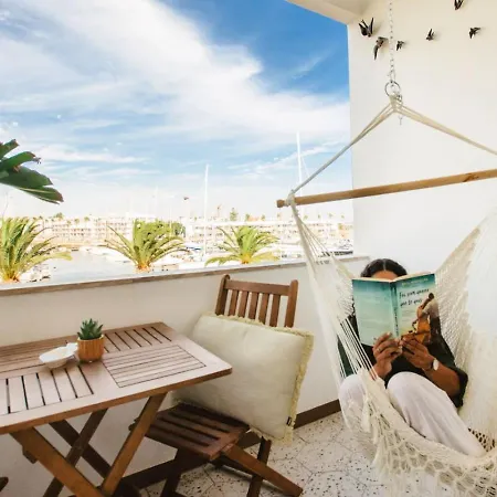 Апартаменты Stylish Overlooking Marina - Mid-term Лагуш