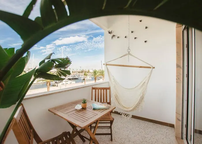 Stylish Overlooking Marina - Mid-term Appartement Lagos