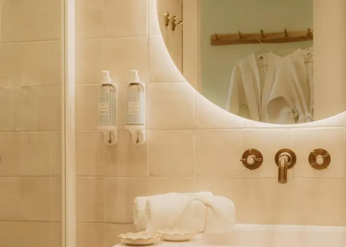 Апартаменты Stylish Overlooking Marina - Mid-term *