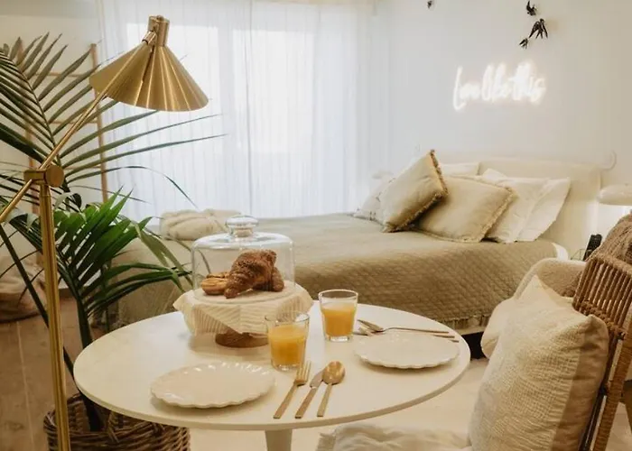 Stylish Overlooking Marina - Mid-term Appartement